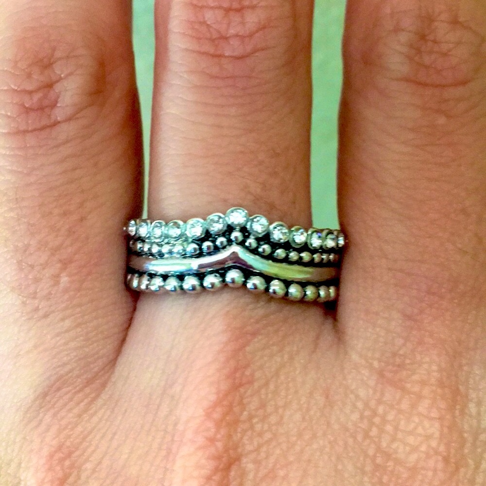 🎉HP🎉Ring for a Queen filigree details & pave S 9